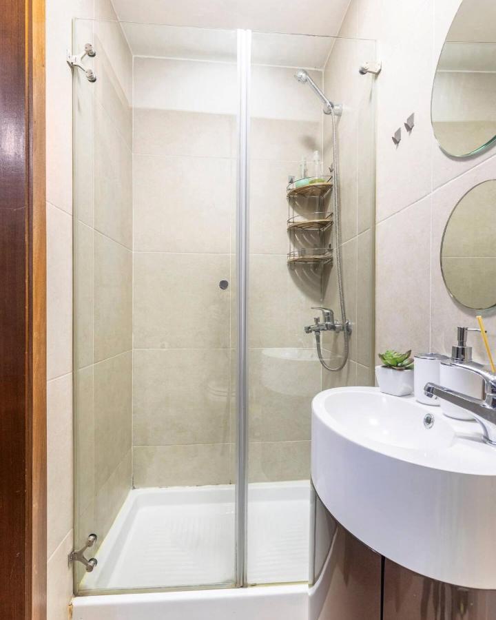 Modern Private Suite With Balcony & Bathroom - King And Queen Beds Vila Nova de Gaia Exterior photo