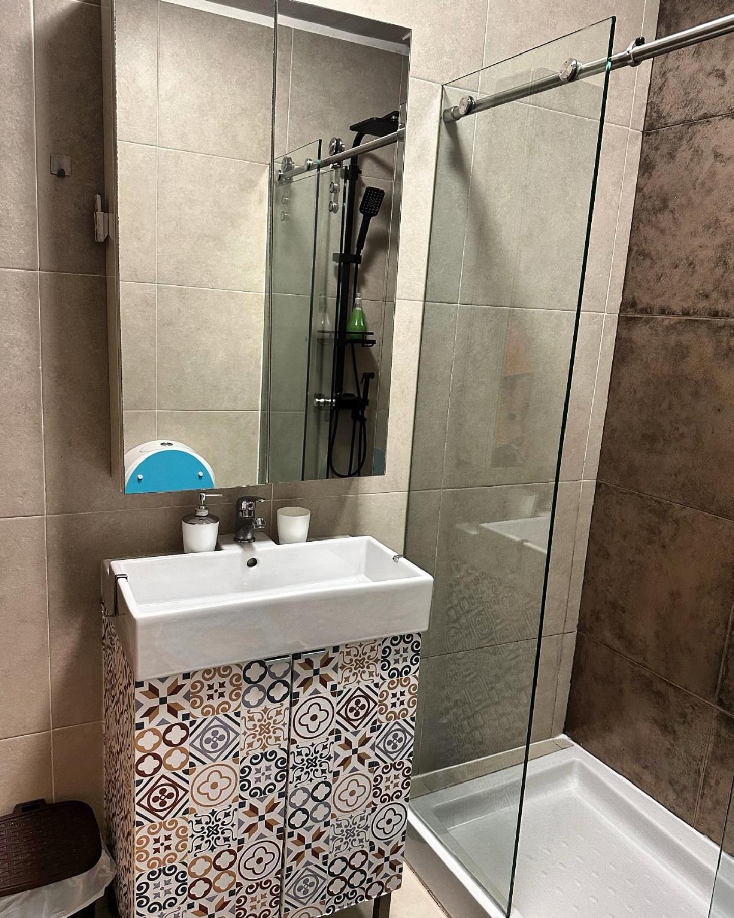 Modern Private Suite With Balcony & Bathroom - King And Queen Beds Vila Nova de Gaia Exterior photo